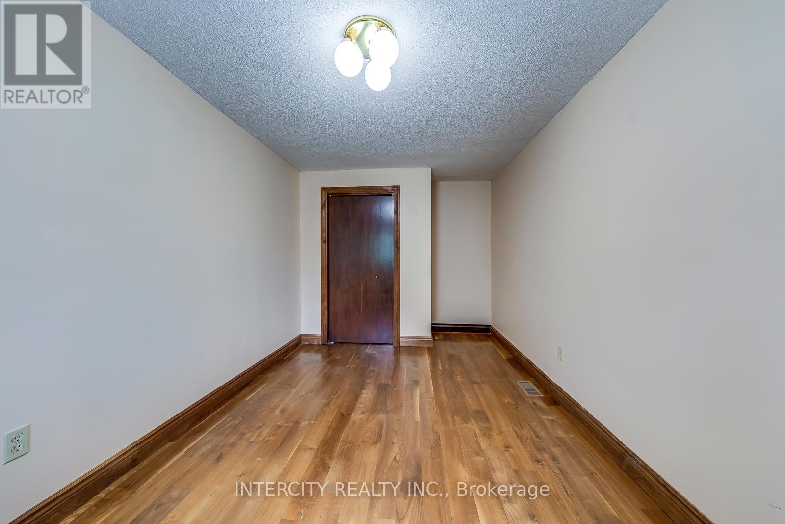 2764 Governors Road, Hamilton, Ontario  L0R 1T0 - Photo 20 - X12413063