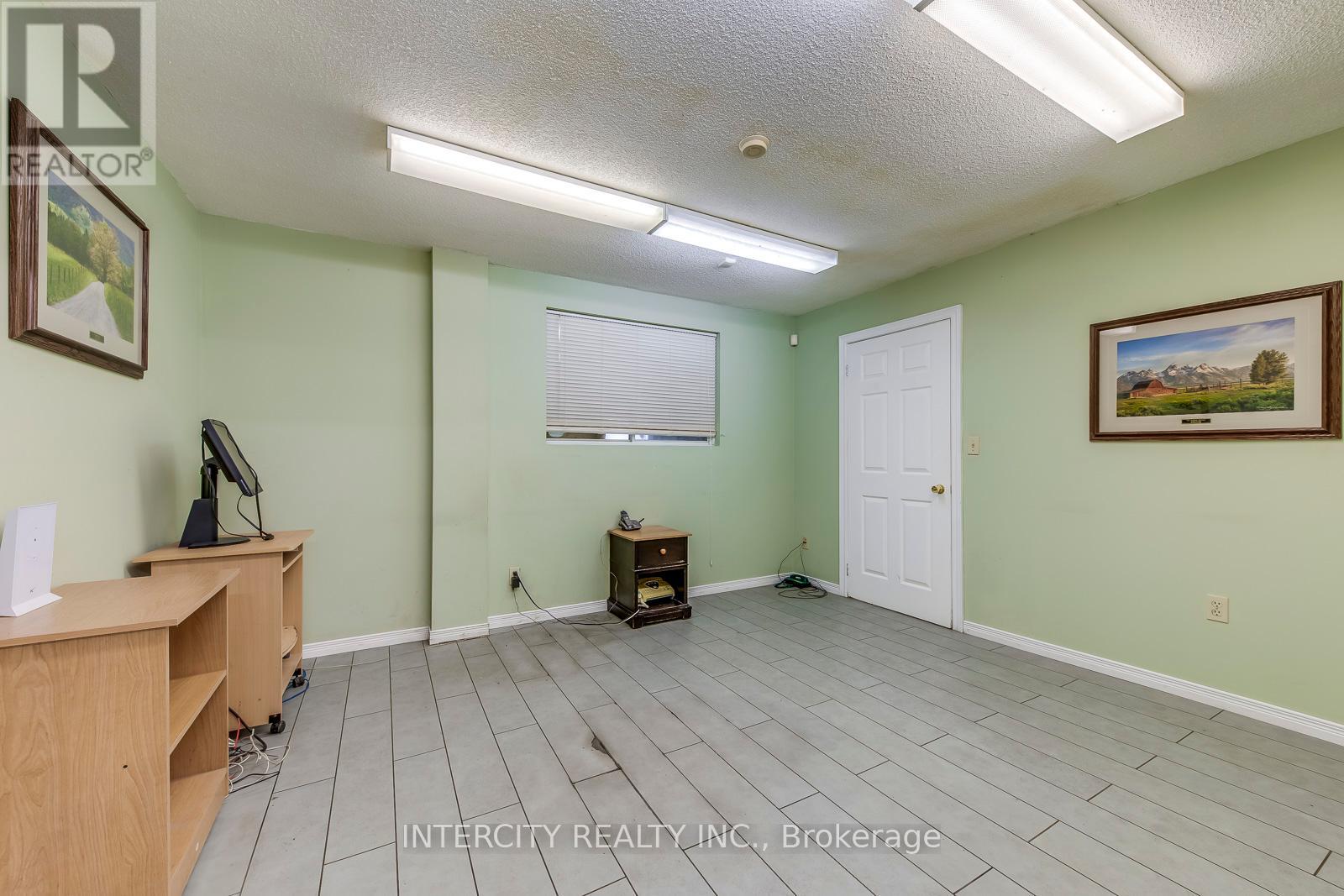 2764 Governors Road S, Hamilton, Ontario  L0R 1T0 - Photo 16 - X12413072