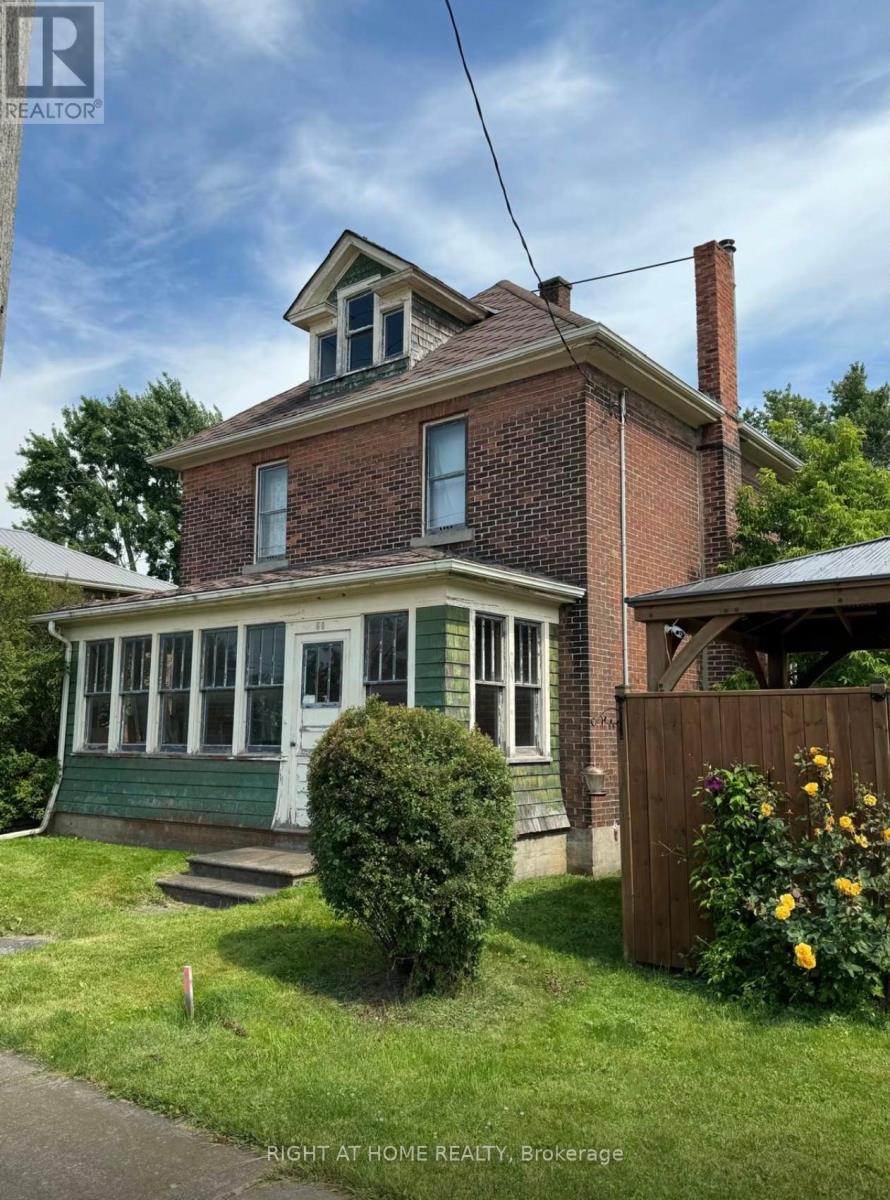 58 Neff Street, Port Colborne, Ontario  L3K 3T1 - Photo 2 - X12413139