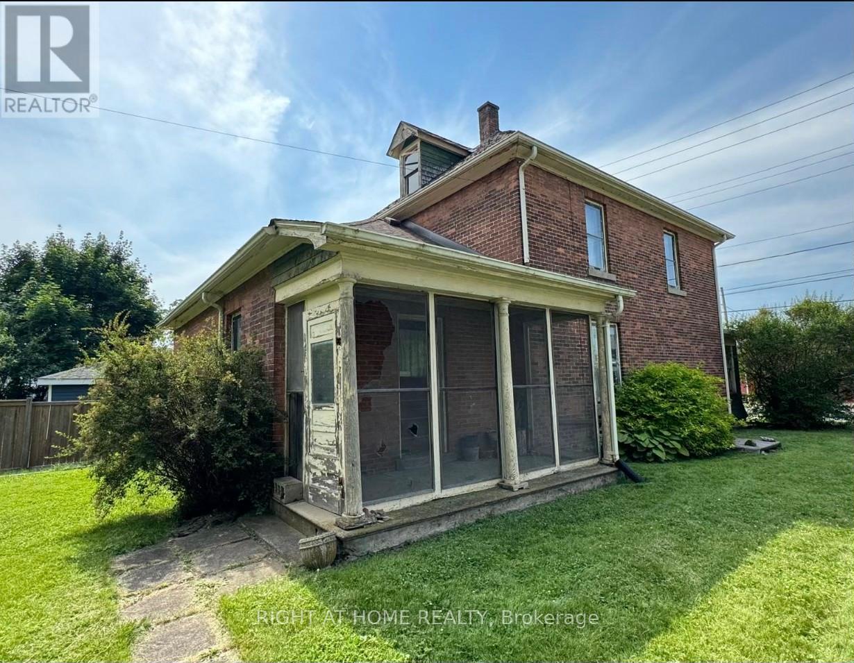 58 Neff Street, Port Colborne, Ontario  L3K 3T1 - Photo 3 - X12413139
