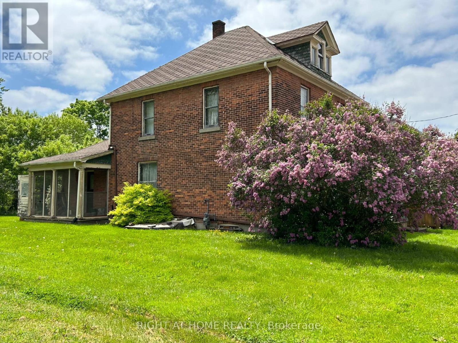 58 Neff Street, Port Colborne, Ontario  L3K 3T1 - Photo 4 - X12413139