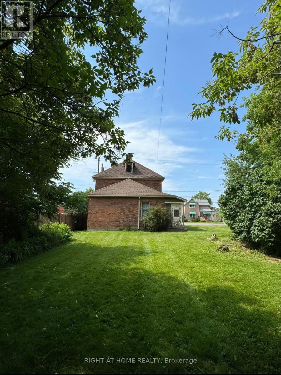 58 Neff Street, Port Colborne, Ontario  L3K 3T1 - Photo 5 - X12413139