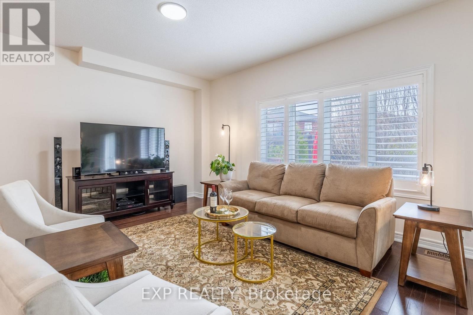 36 Secinaro Avenue, Hamilton, Ontario  L9G 0C6 - Photo 11 - X12413165