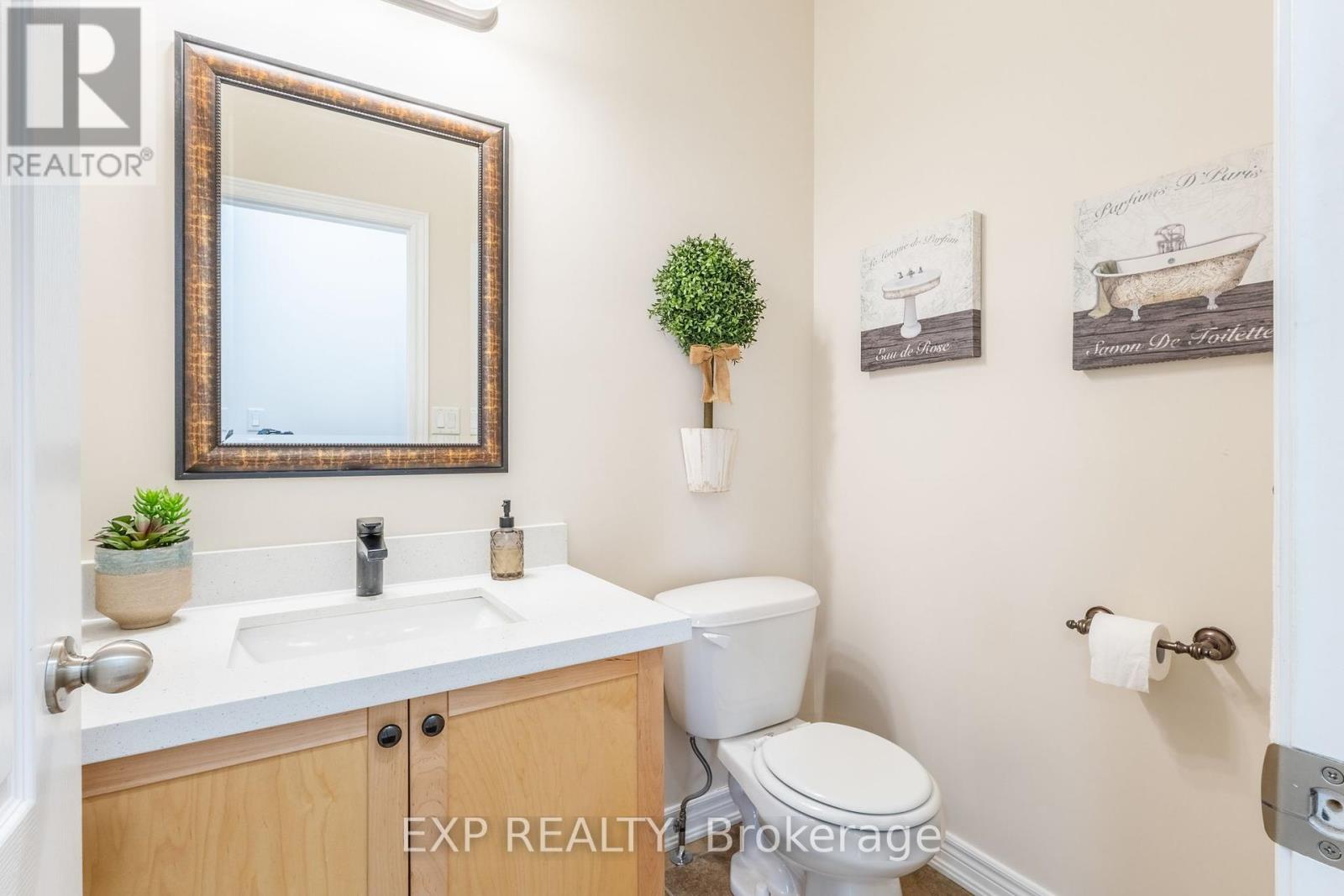 36 Secinaro Avenue, Hamilton, Ontario  L9G 0C6 - Photo 12 - X12413165