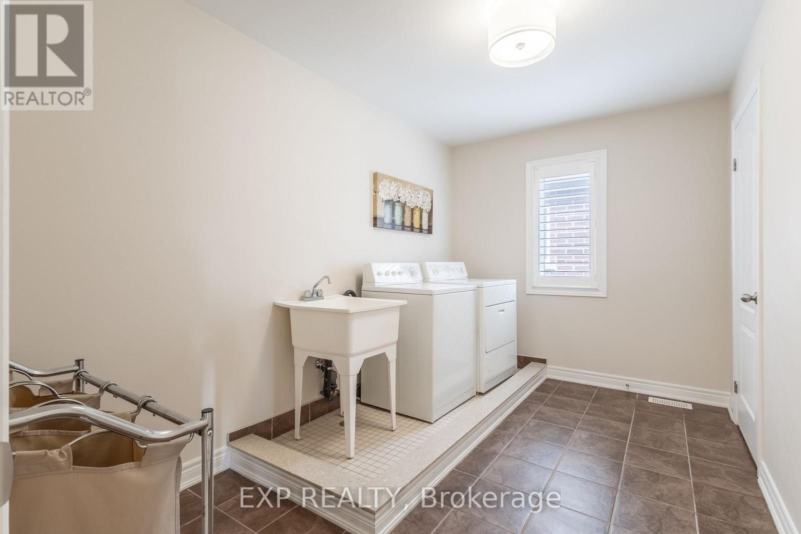36 Secinaro Avenue, Hamilton, Ontario  L9G 0C6 - Photo 19 - X12413165