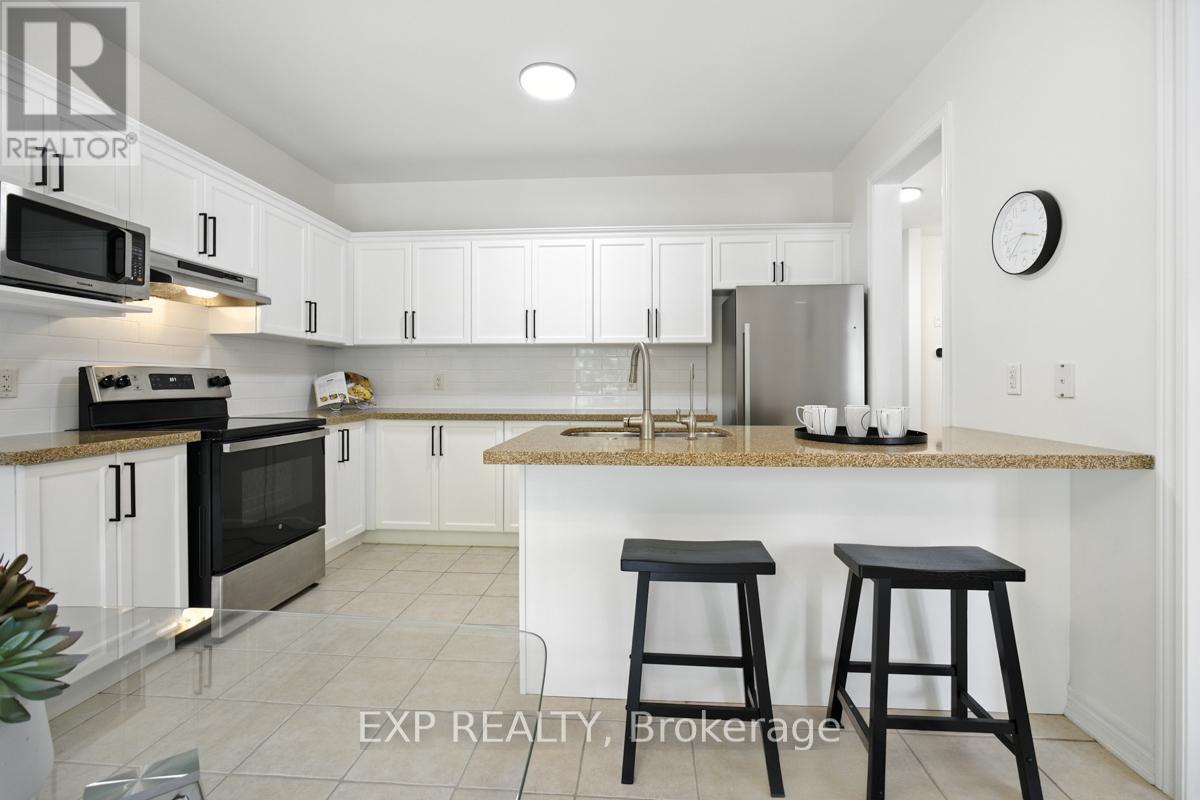 36 Secinaro Avenue, Hamilton, Ontario  L9G 0C6 - Photo 3 - X12413165