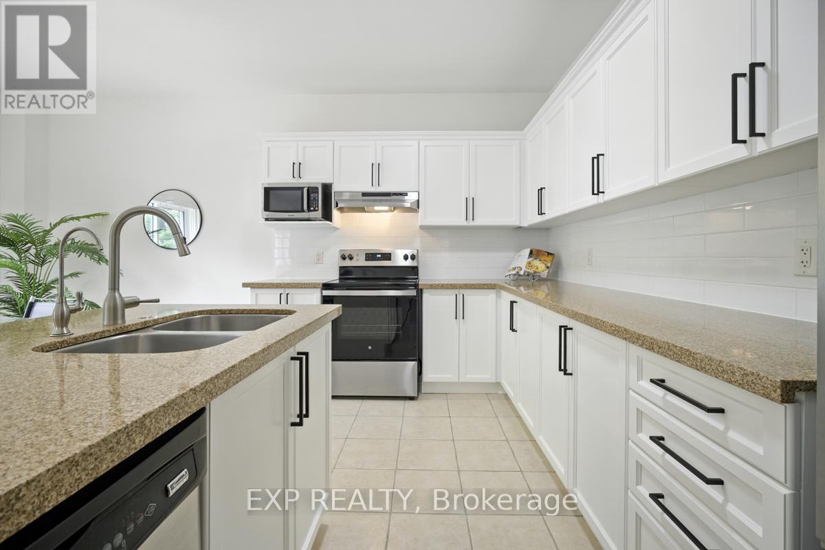 36 Secinaro Avenue, Hamilton, Ontario  L9G 0C6 - Photo 8 - X12413165