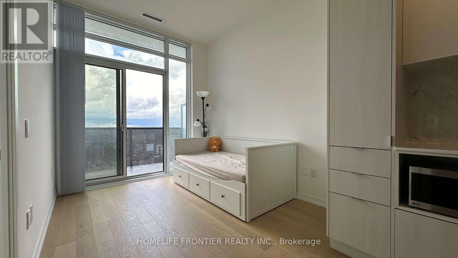Ph102 - 138 Downes Street, Toronto, Ontario  M5E 0E4 - Photo 3 - C12413204