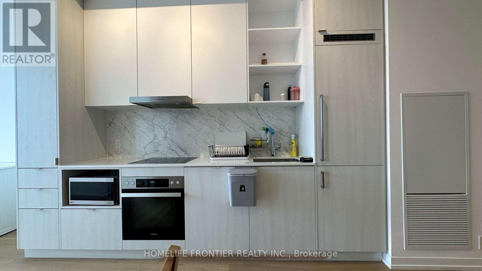 Ph102 - 138 Downes Street, Toronto, Ontario  M5E 0E4 - Photo 6 - C12413204