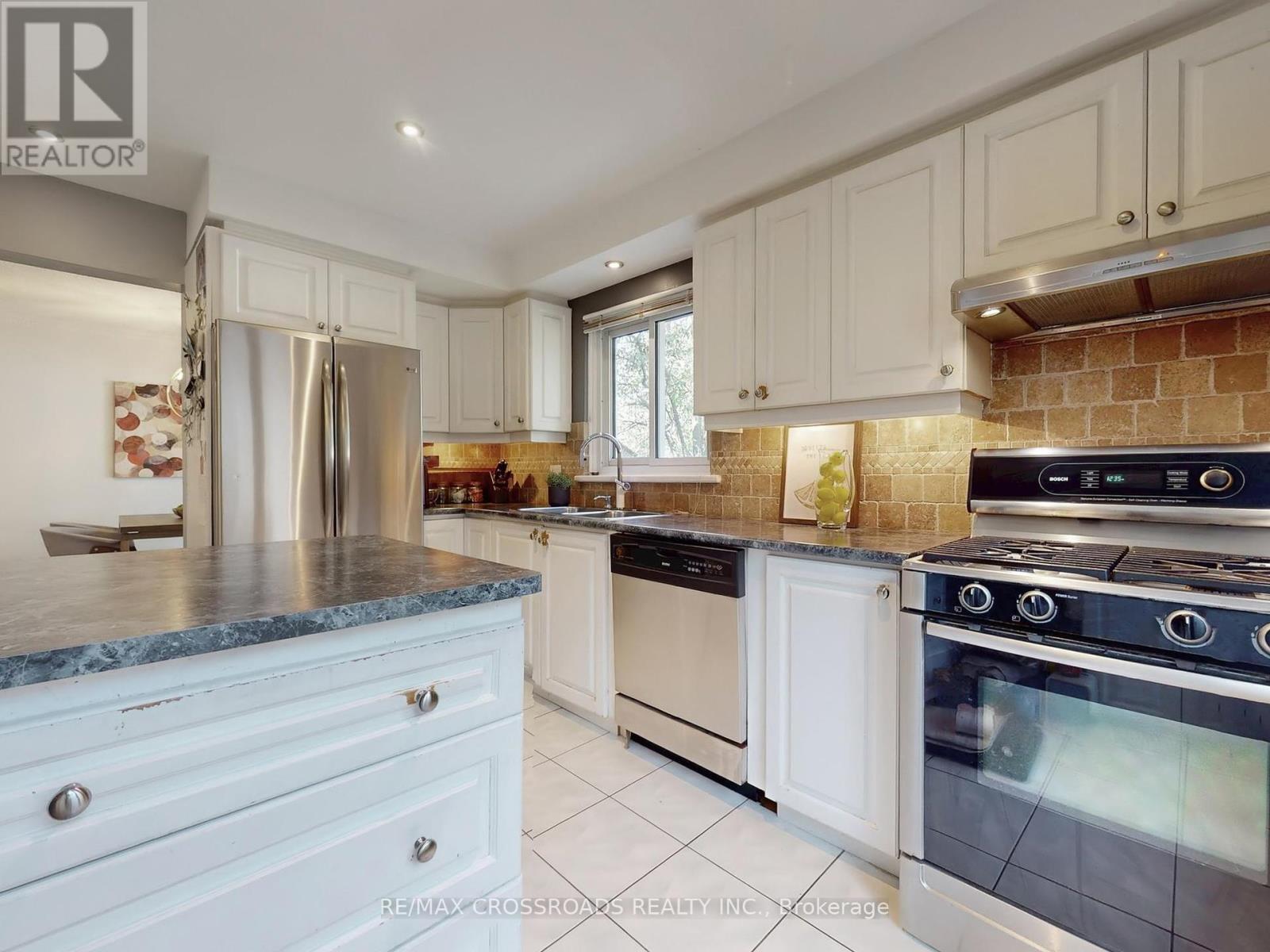 1777 Shadybrook Drive, Pickering, Ontario  L1V 3A6 - Photo 10 - E12413190