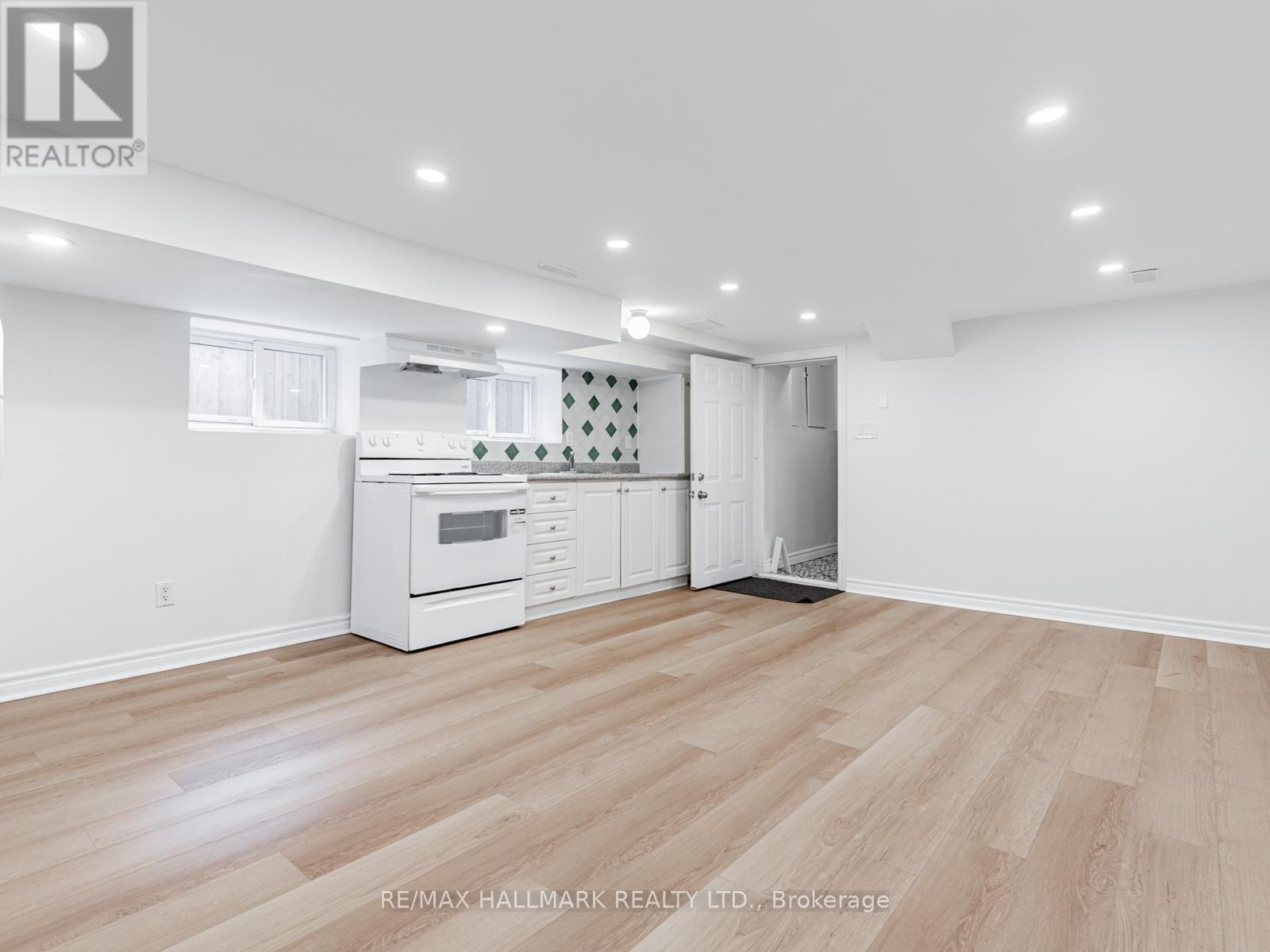 8 Redwood Avenue, Toronto (Greenwood-Coxwell), Ontario  M4L 2S6 - Photo 33 - E12413199