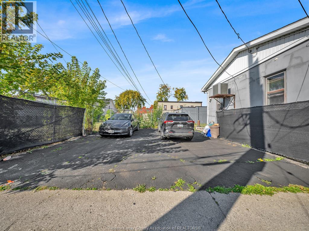 1145 Erie, Windsor, Ontario  N9A 3Z4 - Photo 4 - 25023865