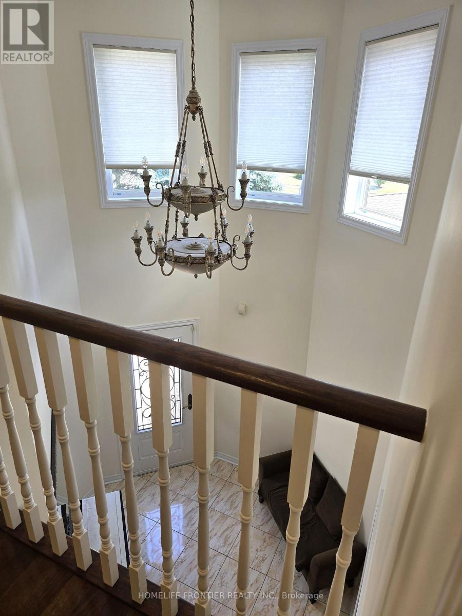 86 Larratt Lane, Richmond Hill, Ontario  L4C 0E2 - Photo 16 - N12413197