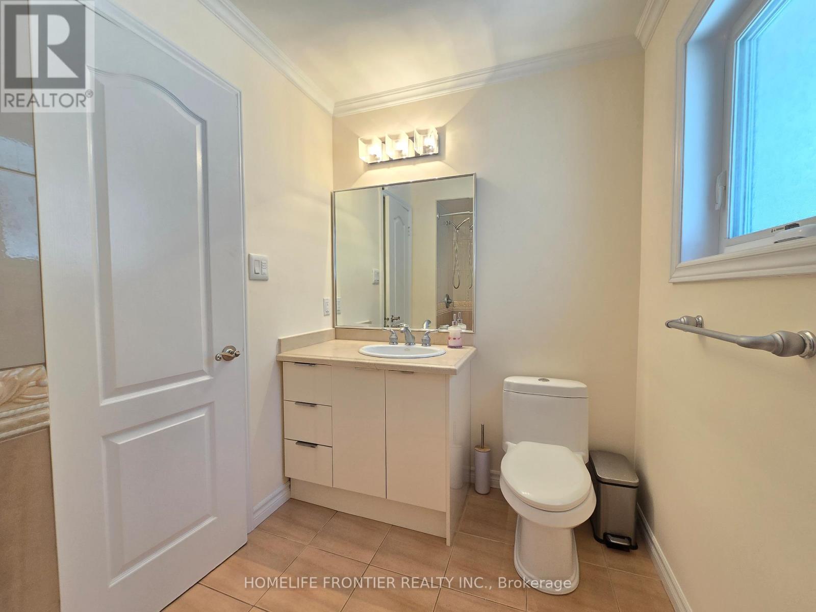 86 Larratt Lane, Richmond Hill, Ontario  L4C 0E2 - Photo 22 - N12413197