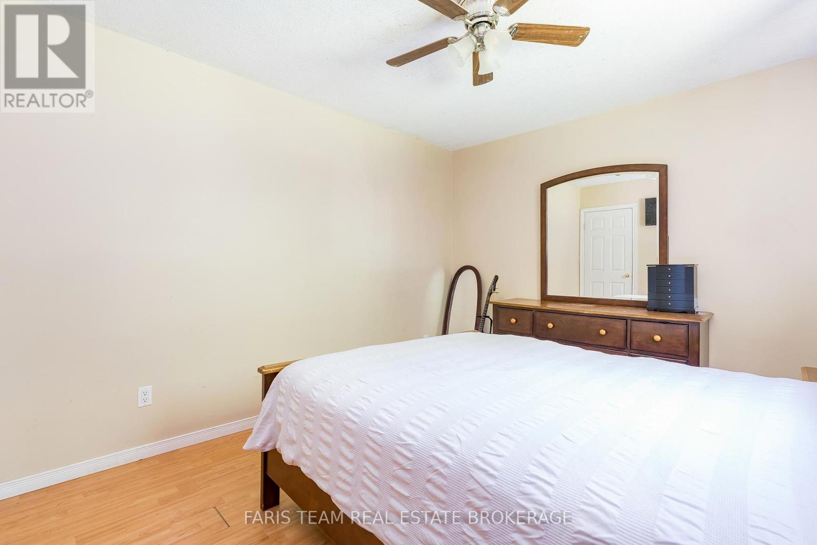 111 Burke Street, Penetanguishene, Ontario  L9M 1B2 - Photo 11 - S12413209