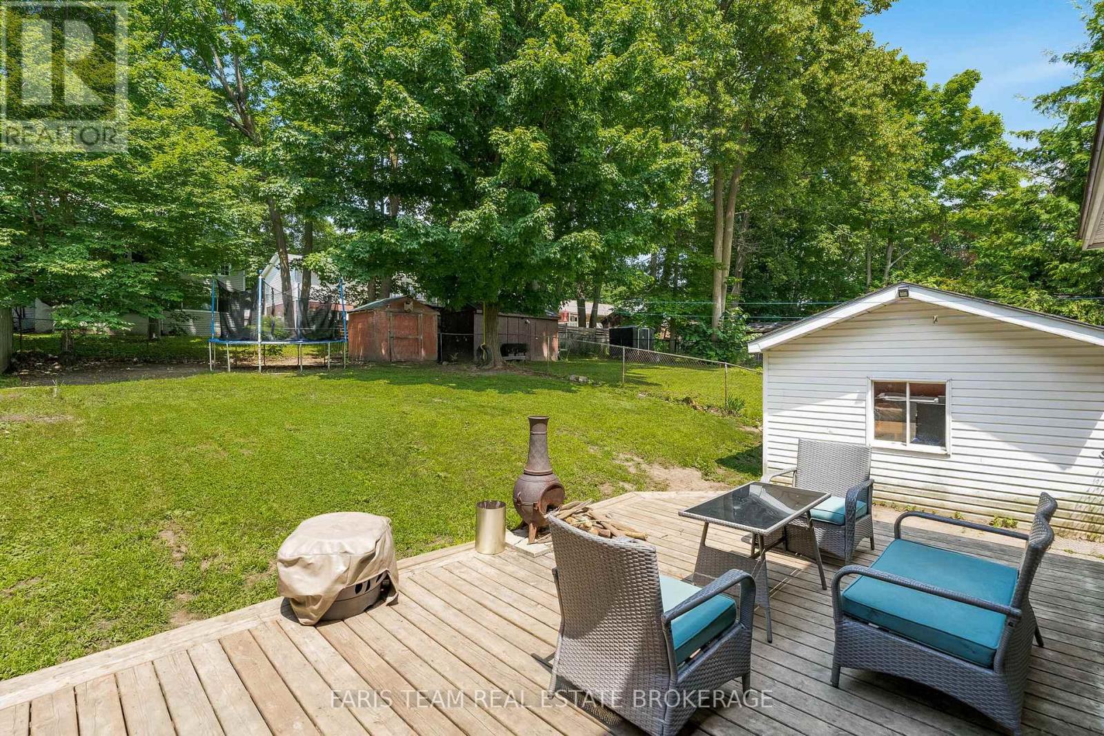111 Burke Street, Penetanguishene, Ontario  L9M 1B2 - Photo 17 - S12413209