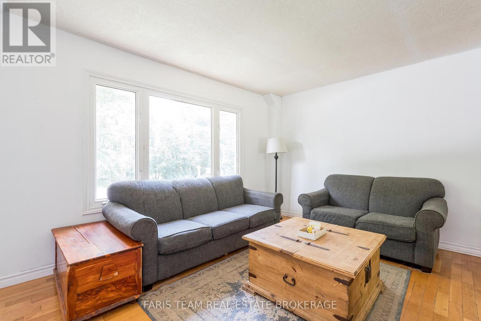 111 Burke Street, Penetanguishene, Ontario  L9M 1B2 - Photo 9 - S12413209
