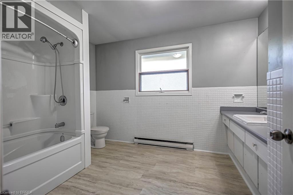 10 Harris Avenue, Brantford, Ontario  N3R 2E9 - Photo 7 - 40769803