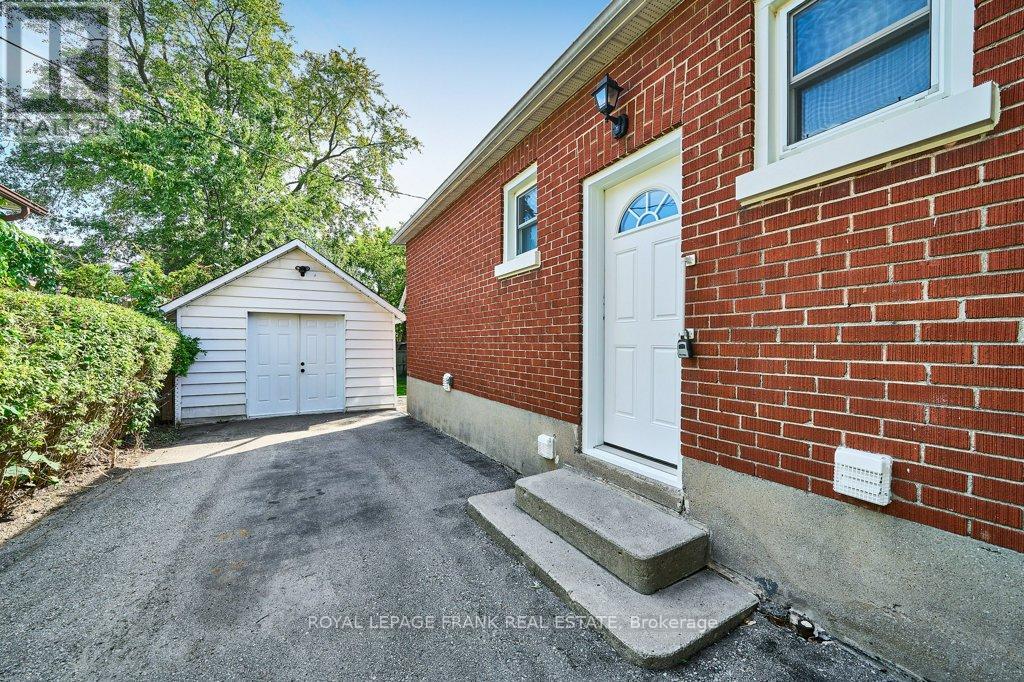 305 James Street, Whitby, Ontario  L1N 1G4 - Photo 4 - E12413384