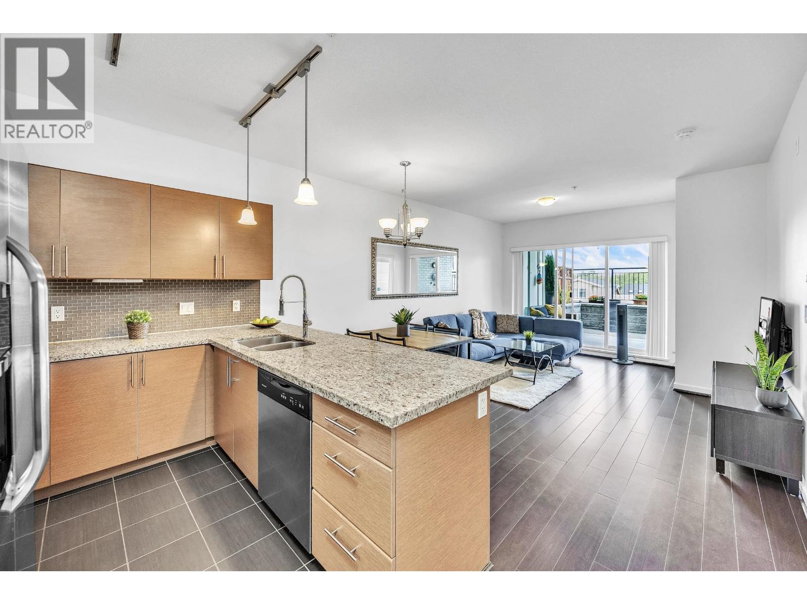 205 2239 KINGSWAY, Vancouver, British Columbia