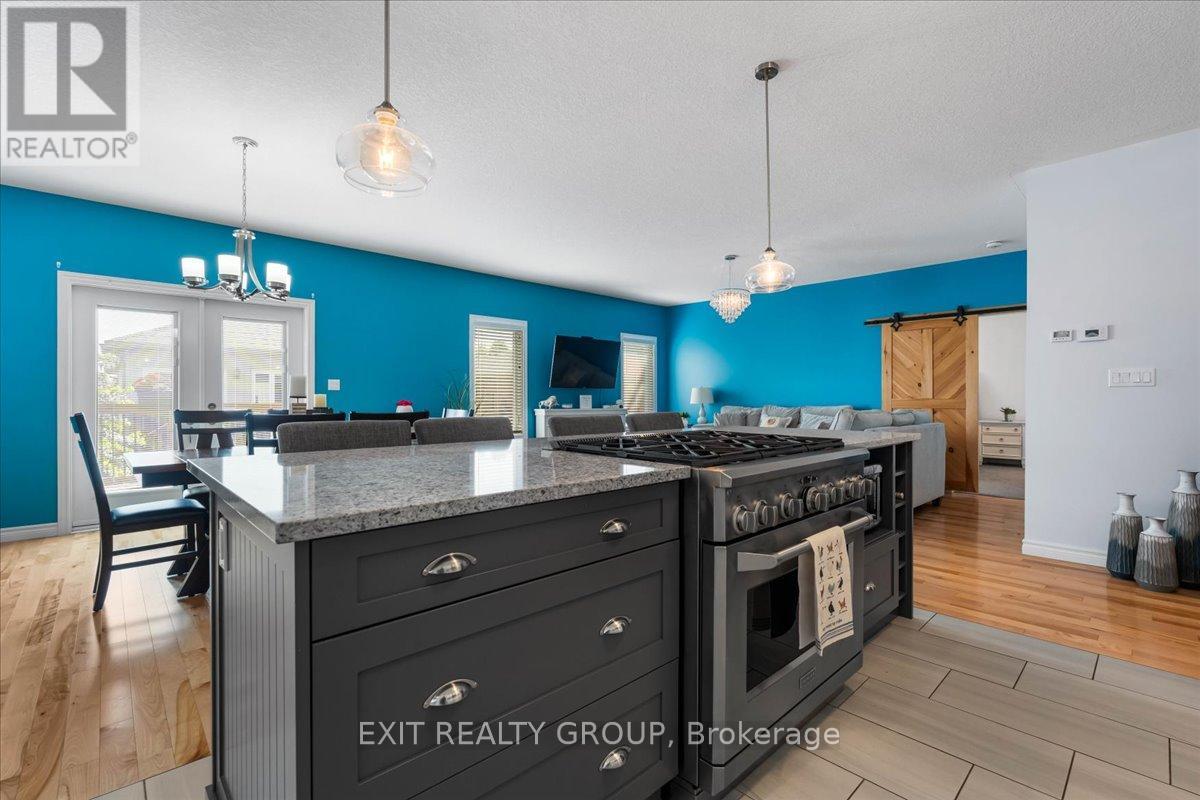 18 Gilbert Crescent, Prince Edward County, Ontario  K0K 3L0 - Photo 11 - X12413320