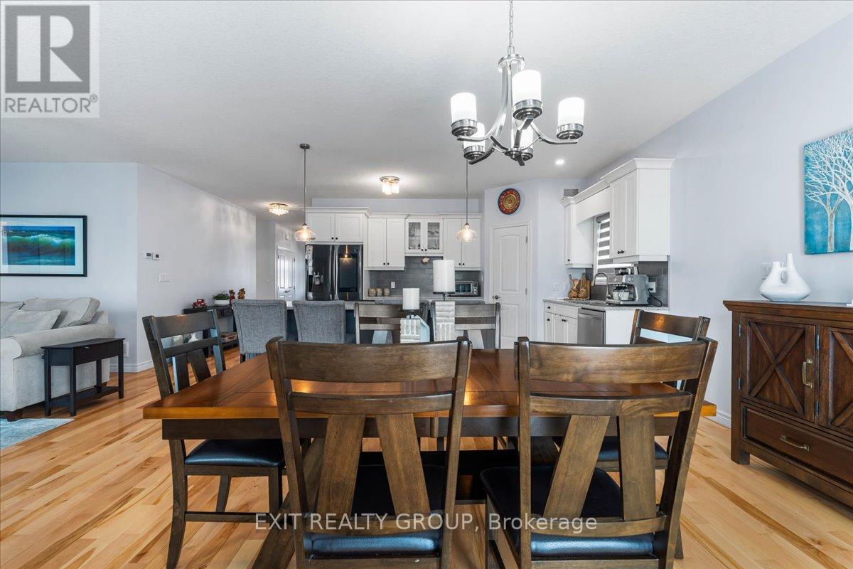 18 Gilbert Crescent, Prince Edward County, Ontario  K0K 3L0 - Photo 15 - X12413320