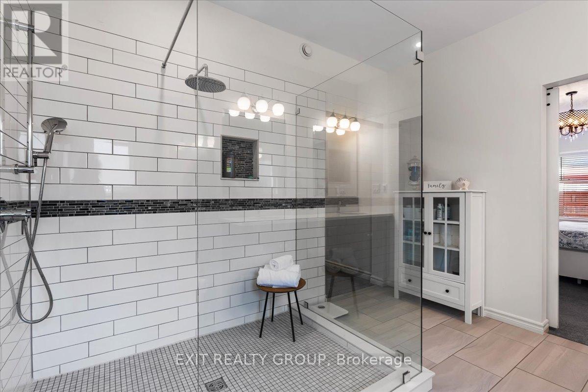 18 Gilbert Crescent, Prince Edward County, Ontario  K0K 3L0 - Photo 27 - X12413320