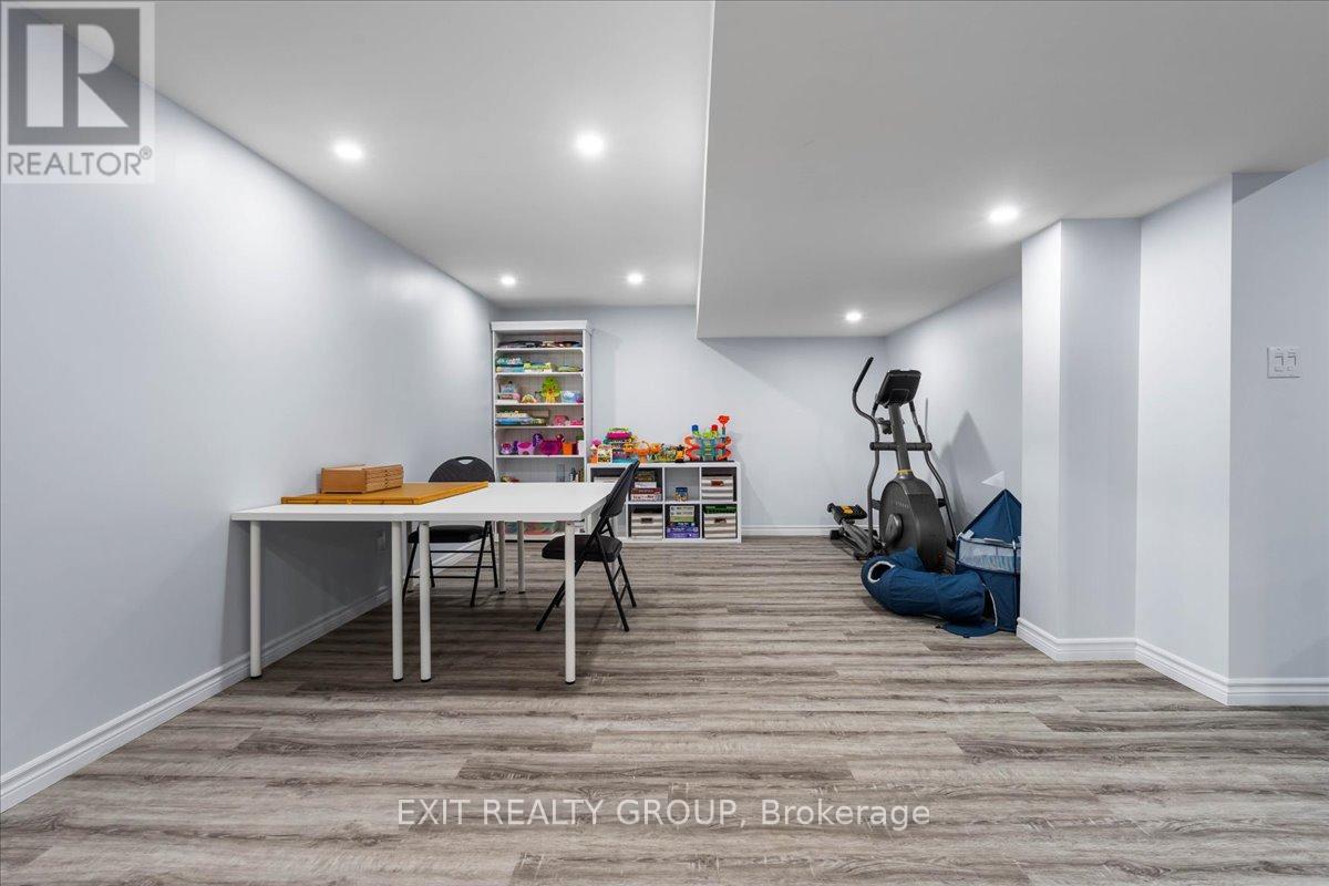 18 Gilbert Crescent, Prince Edward County, Ontario  K0K 3L0 - Photo 34 - X12413320