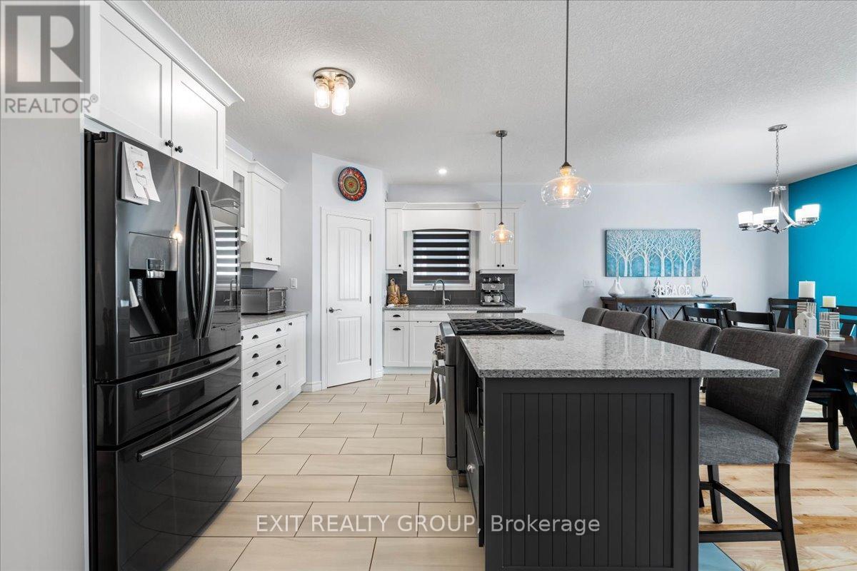 18 Gilbert Crescent, Prince Edward County, Ontario  K0K 3L0 - Photo 9 - X12413320