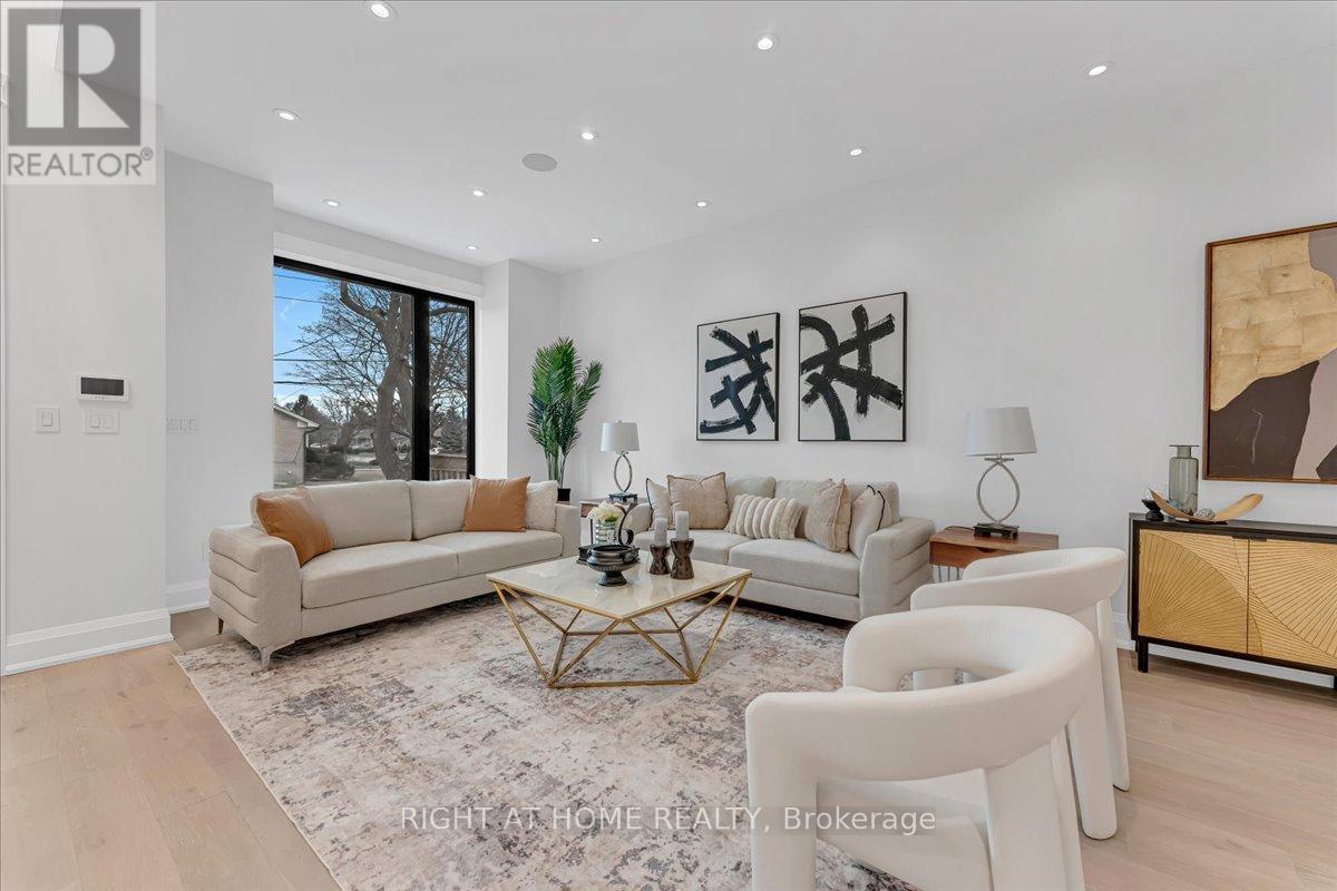 2572 Edenhurst Drive, Mississauga, Ontario  L5A 2L3 - Photo 11 - W12413178