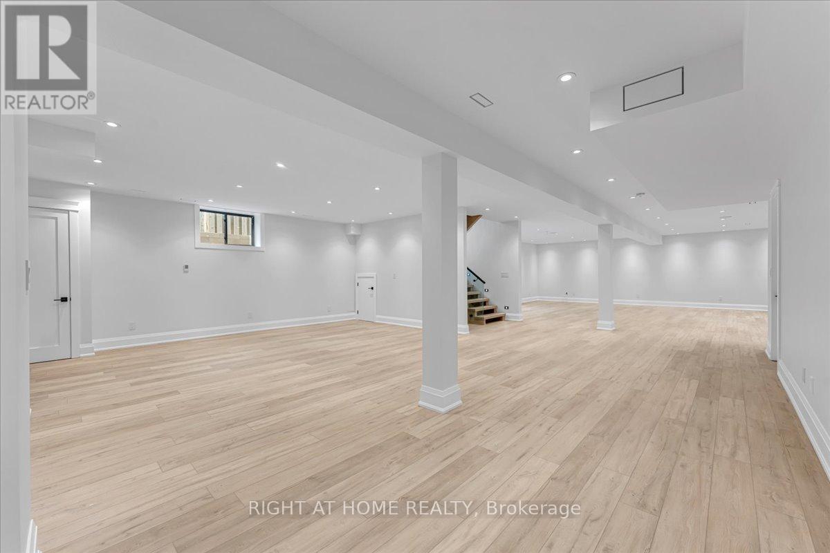 2572 Edenhurst Drive, Mississauga, Ontario  L5A 2L3 - Photo 35 - W12413178
