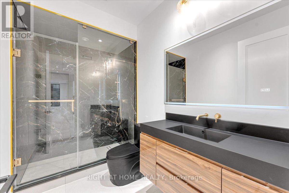 2572 Edenhurst Drive, Mississauga, Ontario  L5A 2L3 - Photo 36 - W12413178