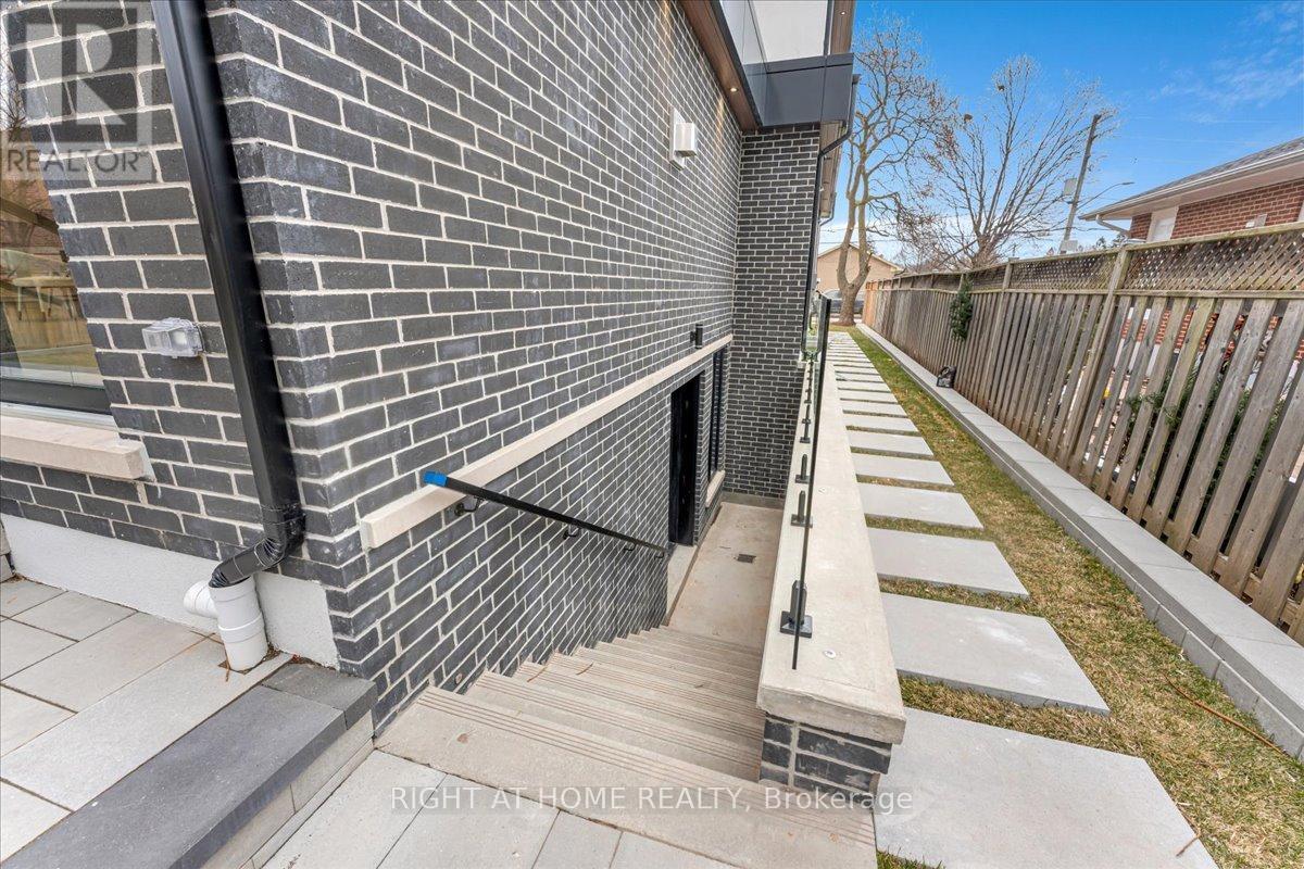2572 Edenhurst Drive, Mississauga, Ontario  L5A 2L3 - Photo 38 - W12413178