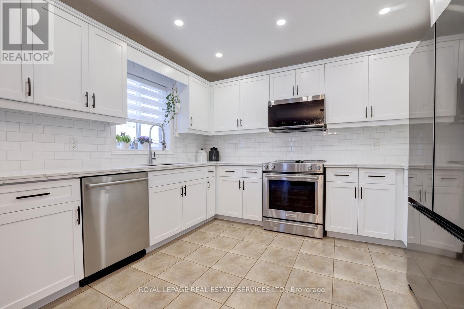 35 Aiken Crescent, Orangeville, Ontario  L9W 0B2 - Photo 10 - W12413182
