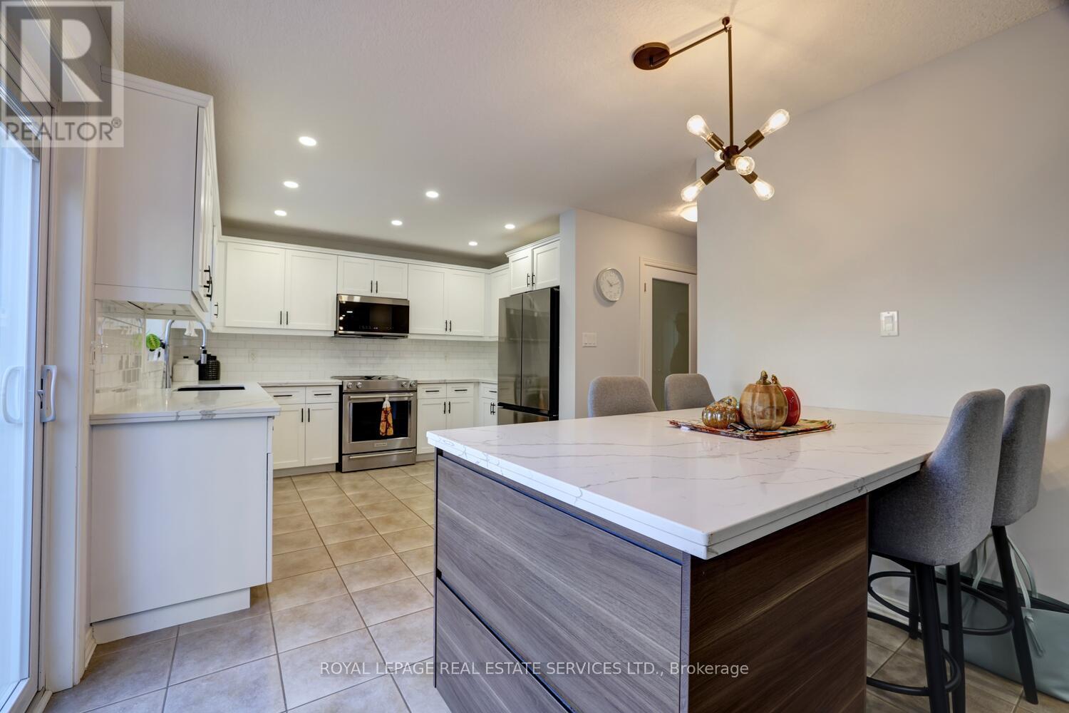 35 Aiken Crescent, Orangeville, Ontario  L9W 0B2 - Photo 17 - W12413182