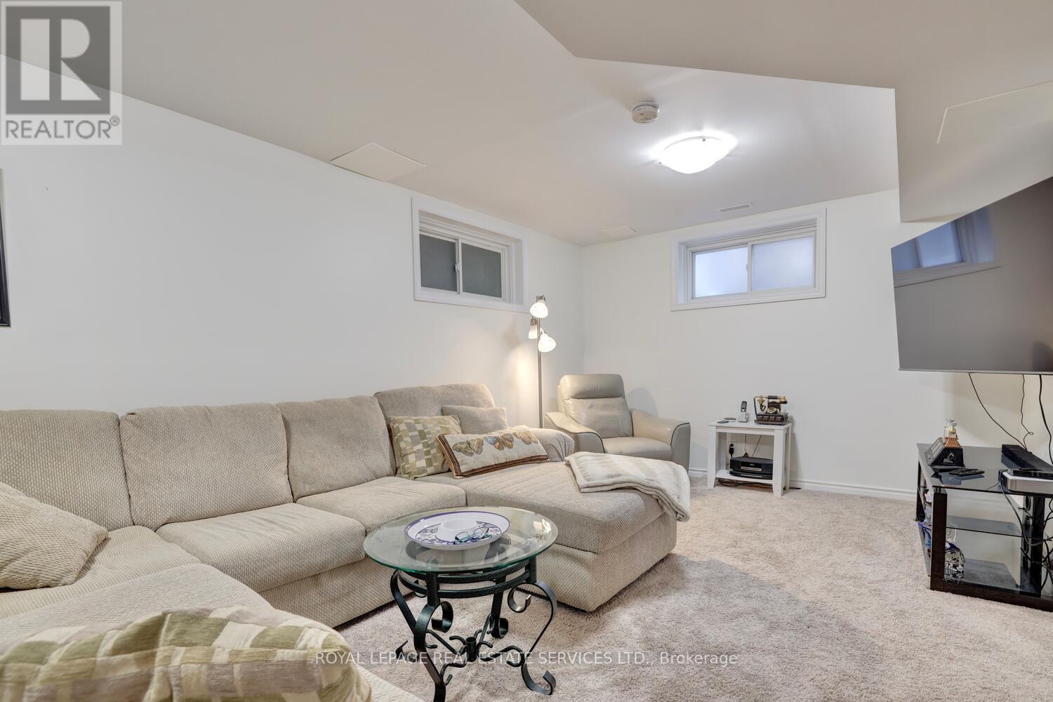 35 Aiken Crescent, Orangeville, Ontario  L9W 0B2 - Photo 26 - W12413182