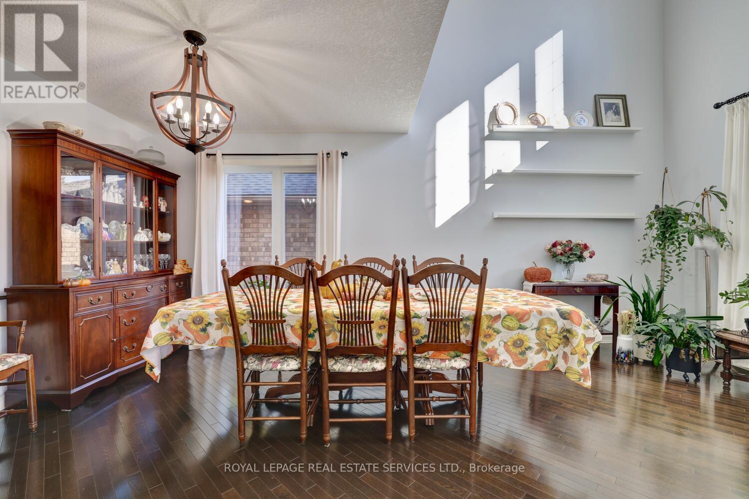 35 Aiken Crescent, Orangeville, Ontario  L9W 0B2 - Photo 5 - W12413182
