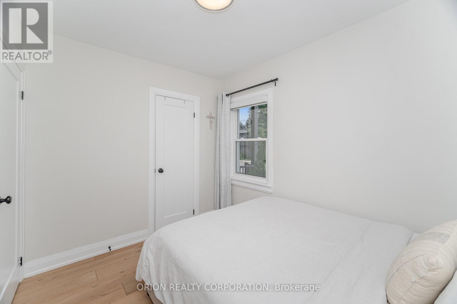 86 Park Street W, Mississauga, Ontario  L5H 1L3 - Photo 11 - W12413183