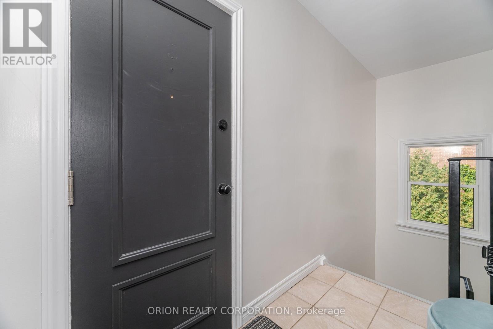 86 Park Street W, Mississauga, Ontario  L5H 1L3 - Photo 14 - W12413183