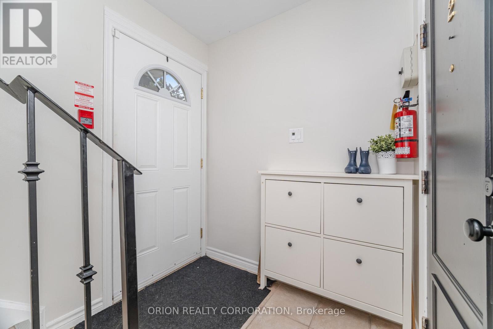 86 Park Street W, Mississauga, Ontario  L5H 1L3 - Photo 2 - W12413183