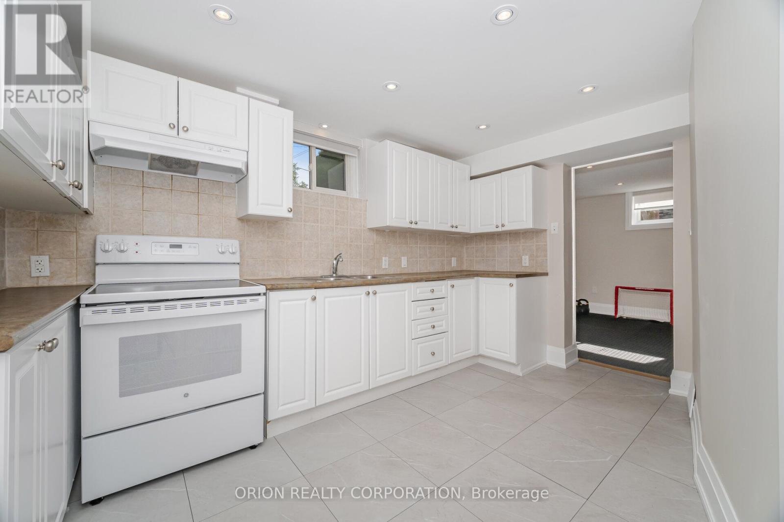 86 Park Street W, Mississauga, Ontario  L5H 1L3 - Photo 25 - W12413183