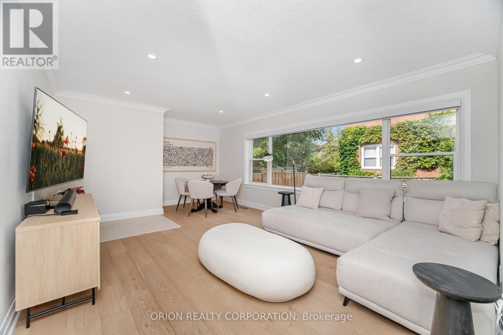 86 Park Street W, Mississauga, Ontario  L5H 1L3 - Photo 4 - W12413183