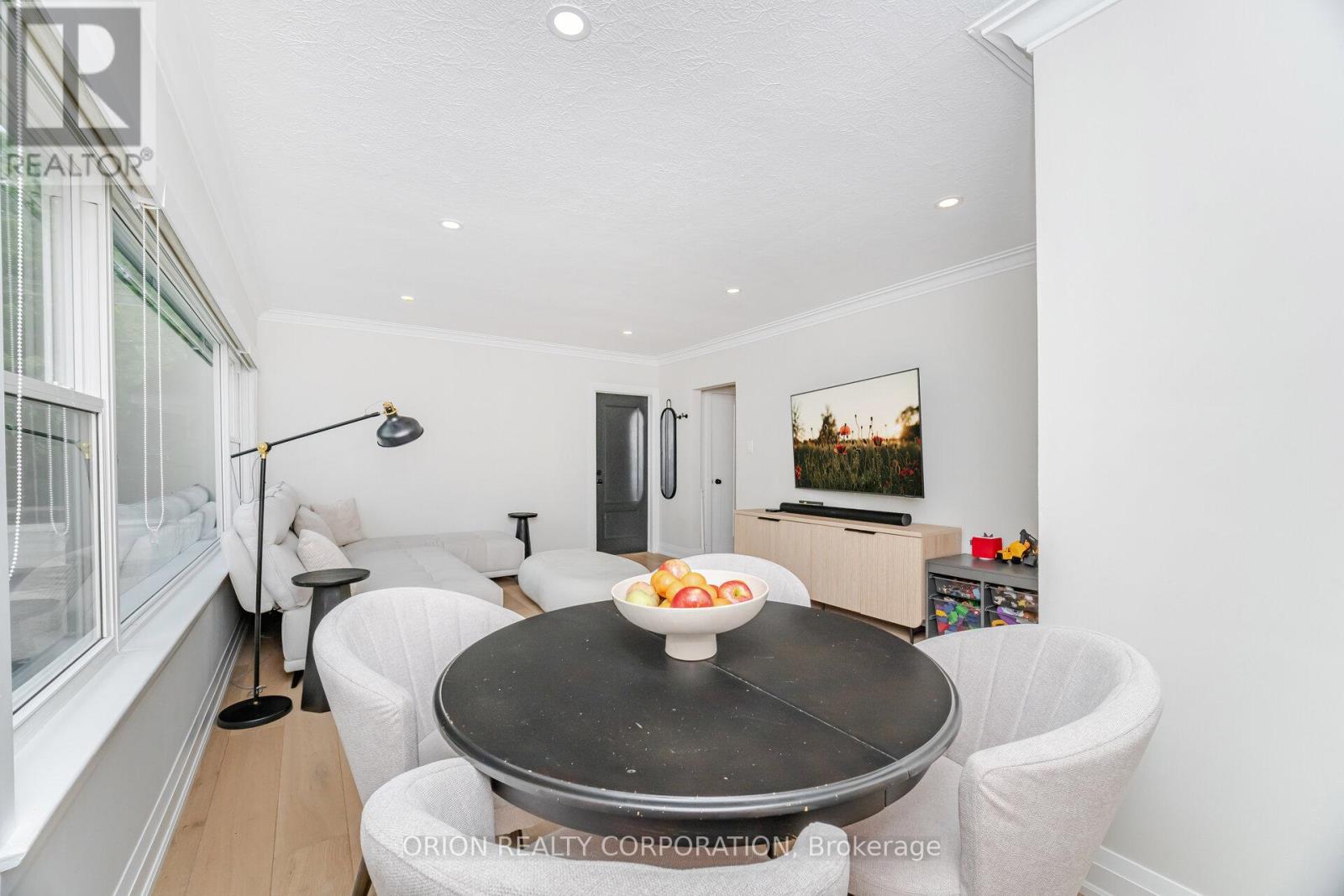 86 Park Street W, Mississauga, Ontario  L5H 1L3 - Photo 7 - W12413183