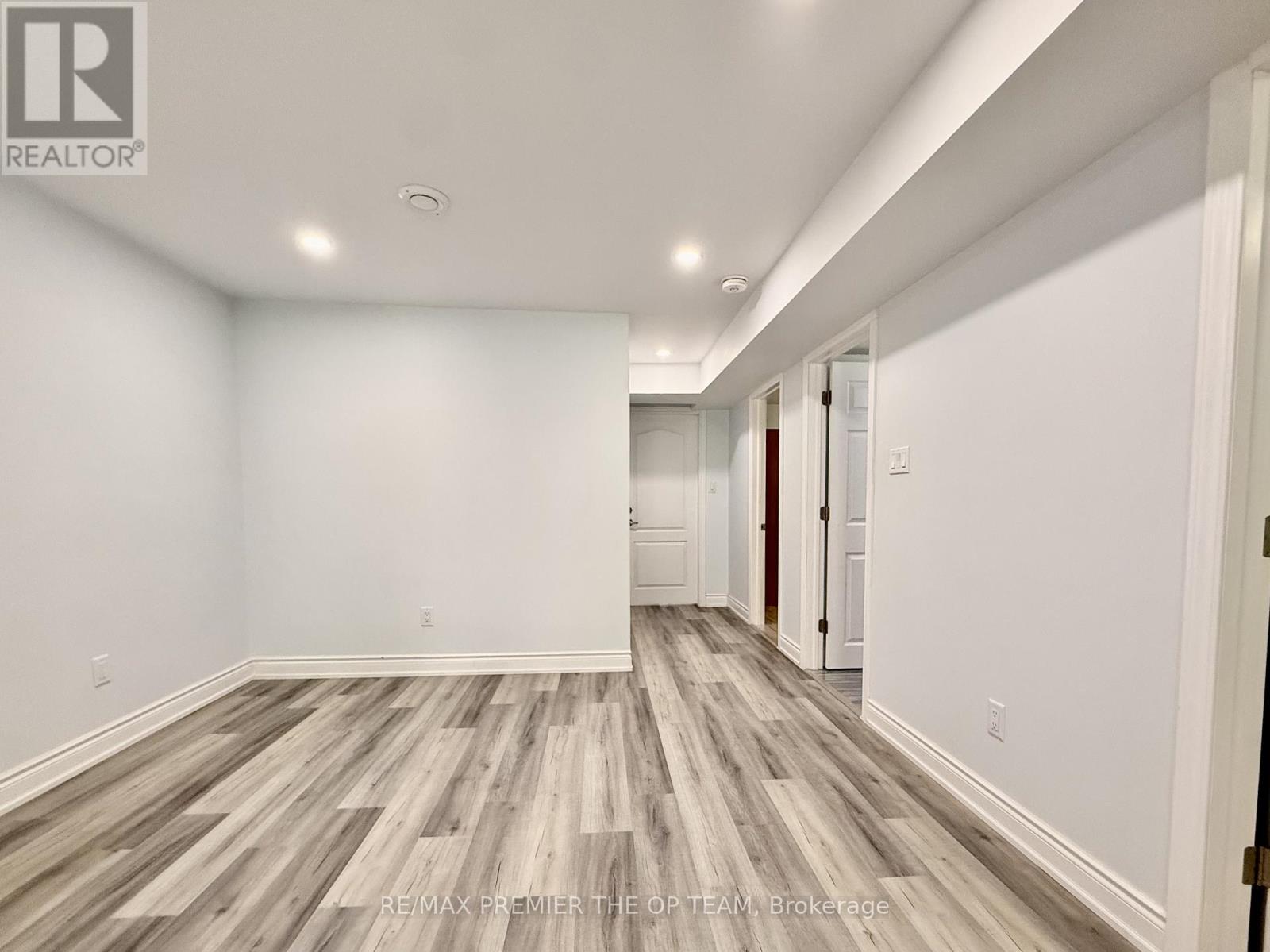 120 Royal Palm Drive, Brampton, Ontario  L6Z 1P7 - Photo 3 - W12413188