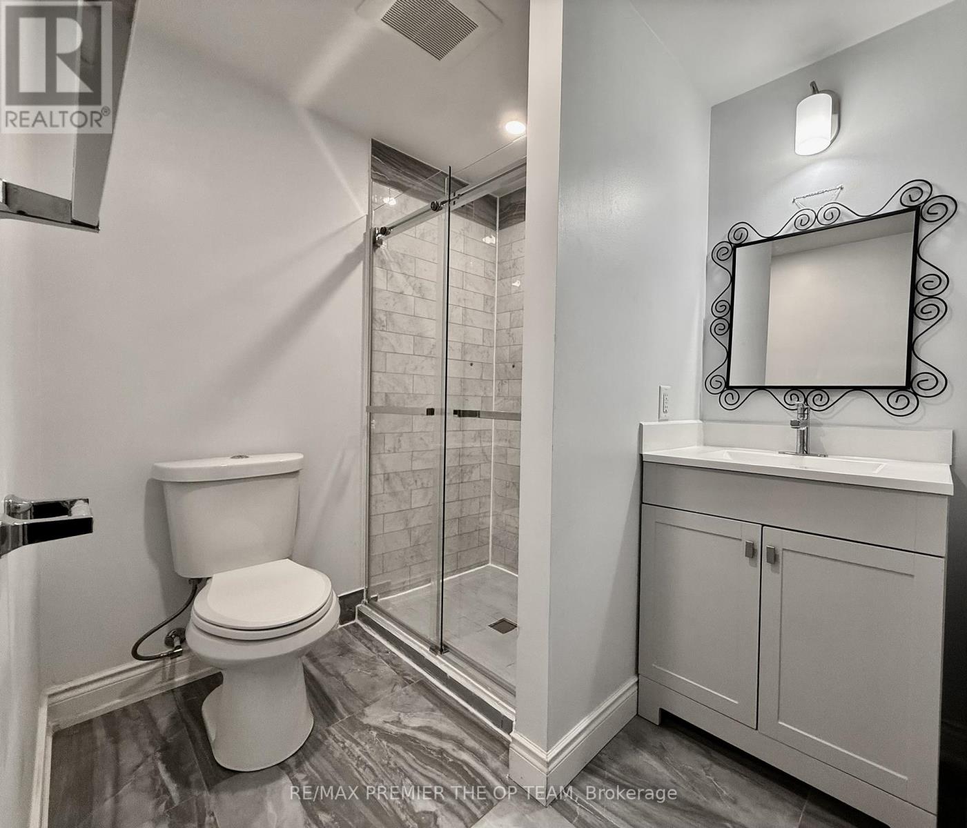 120 Royal Palm Drive, Brampton, Ontario  L6Z 1P7 - Photo 7 - W12413188