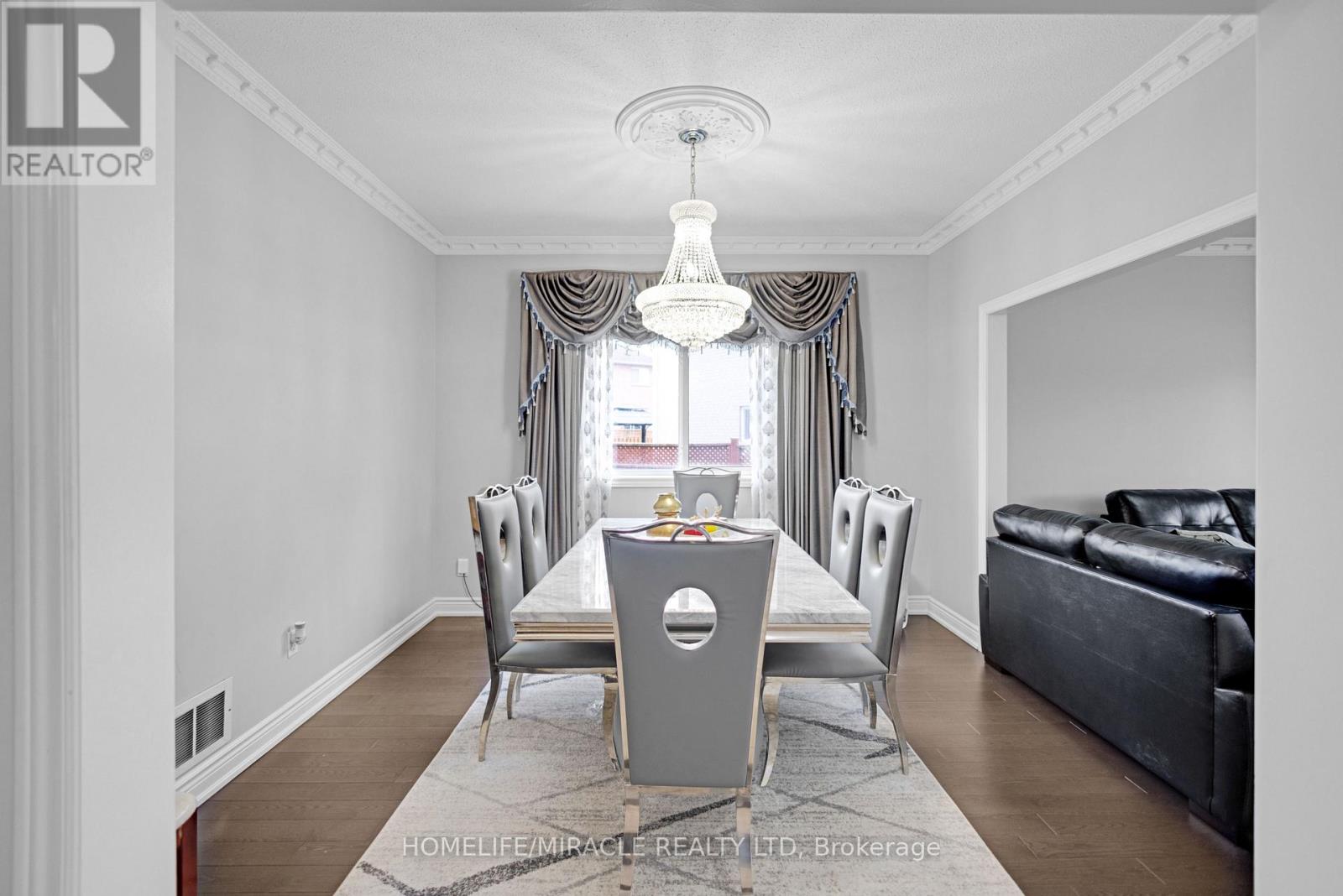 24 Fauna Court, Brampton, Ontario  L6R 3C6 - Photo 10 - W12413189