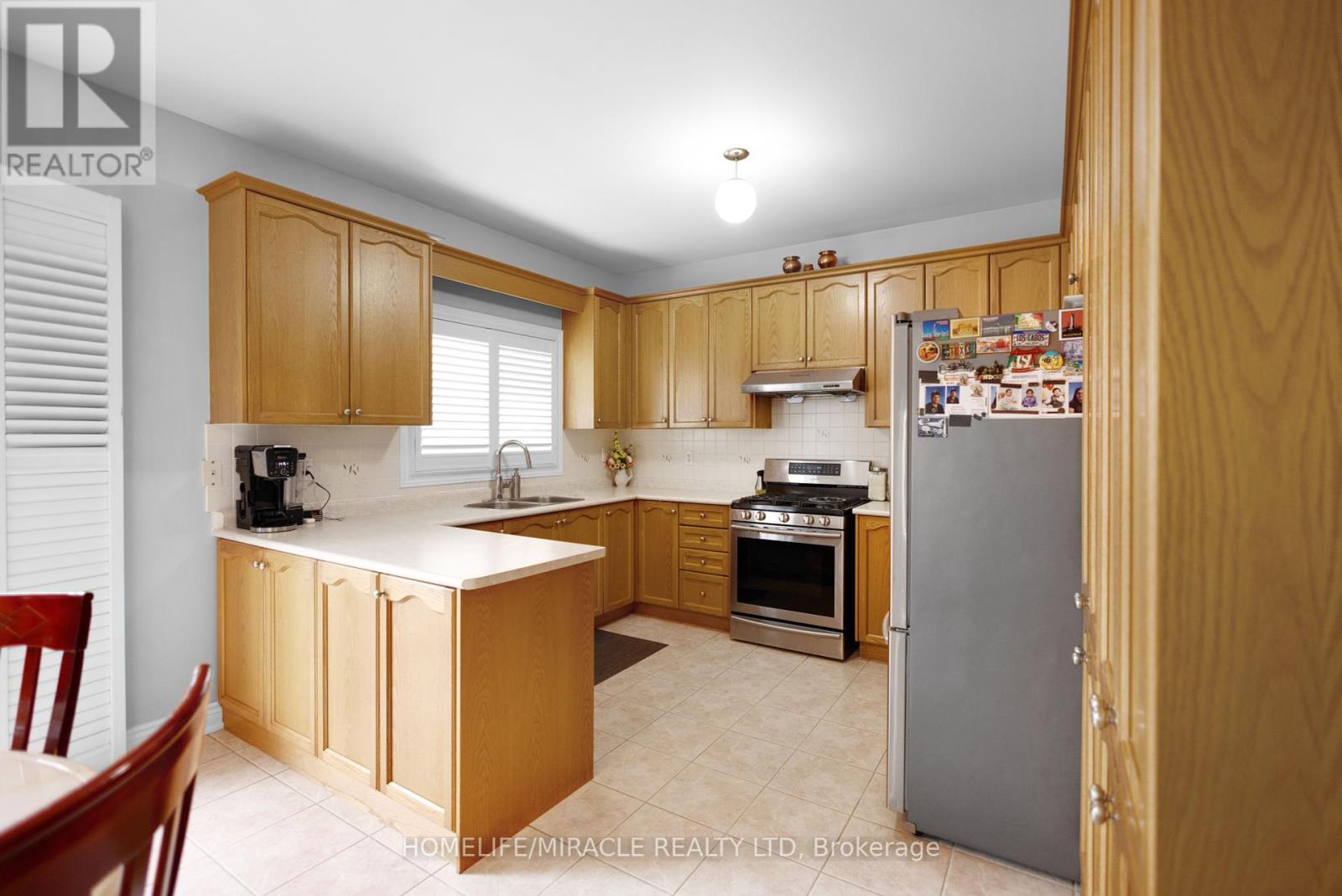 24 Fauna Court, Brampton, Ontario  L6R 3C6 - Photo 13 - W12413189