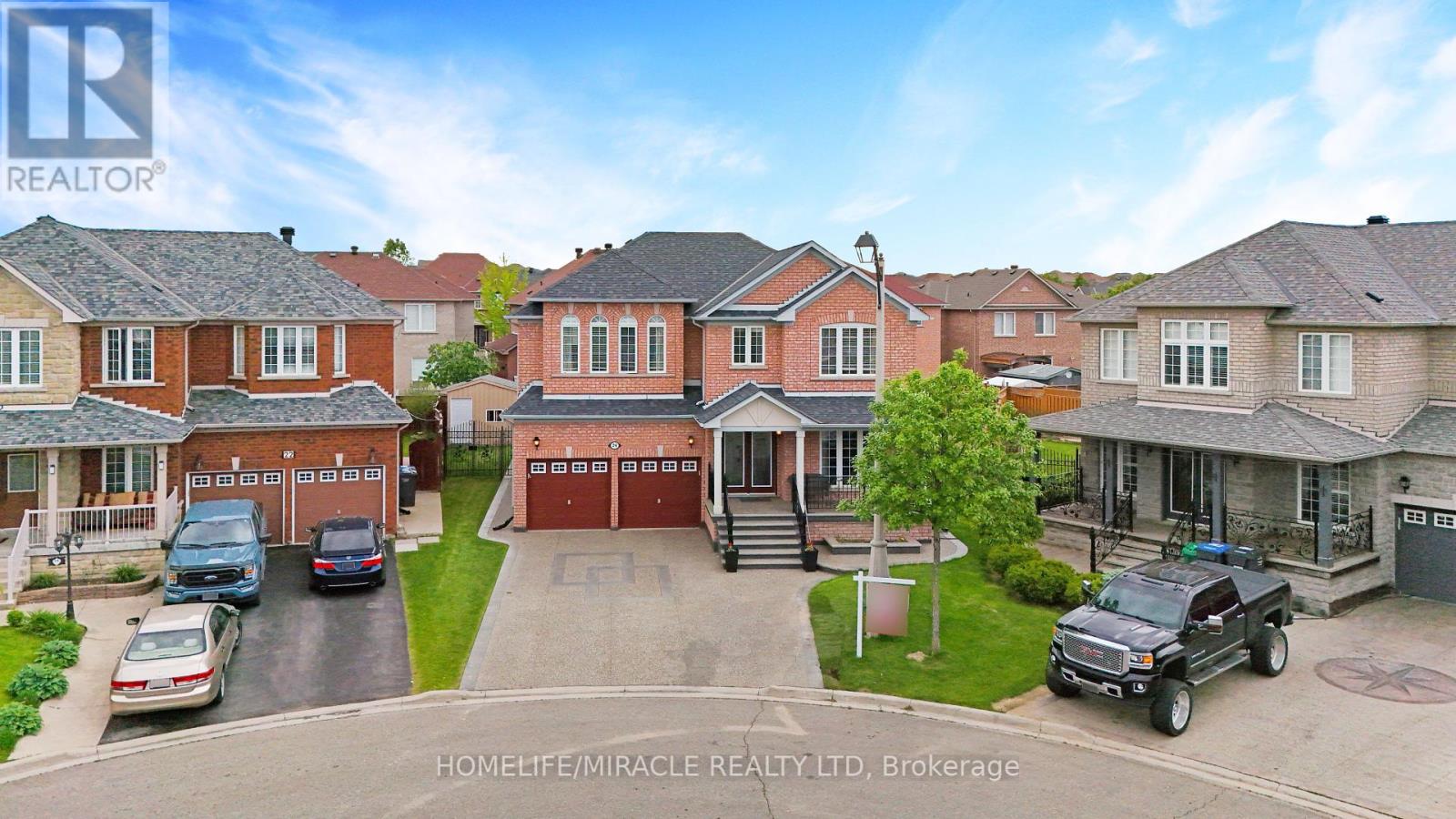 24 Fauna Court, Brampton, Ontario  L6R 3C6 - Photo 2 - W12413189