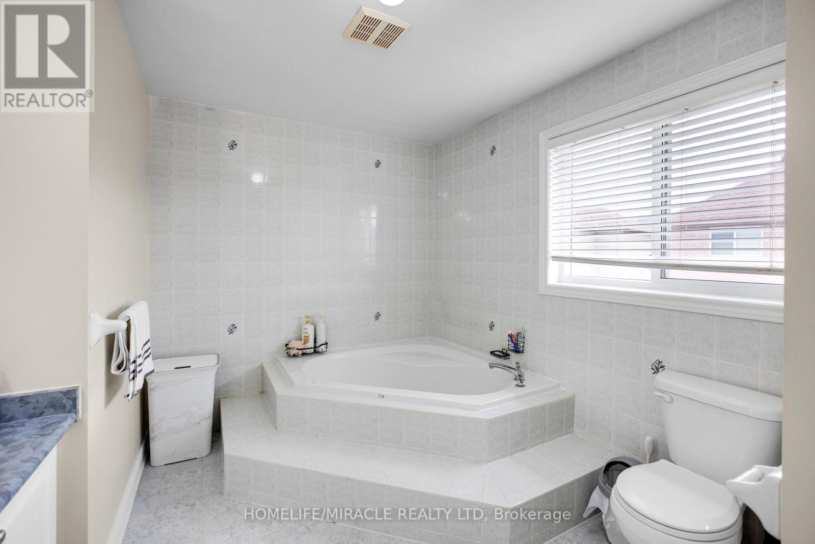 24 Fauna Court, Brampton, Ontario  L6R 3C6 - Photo 28 - W12413189