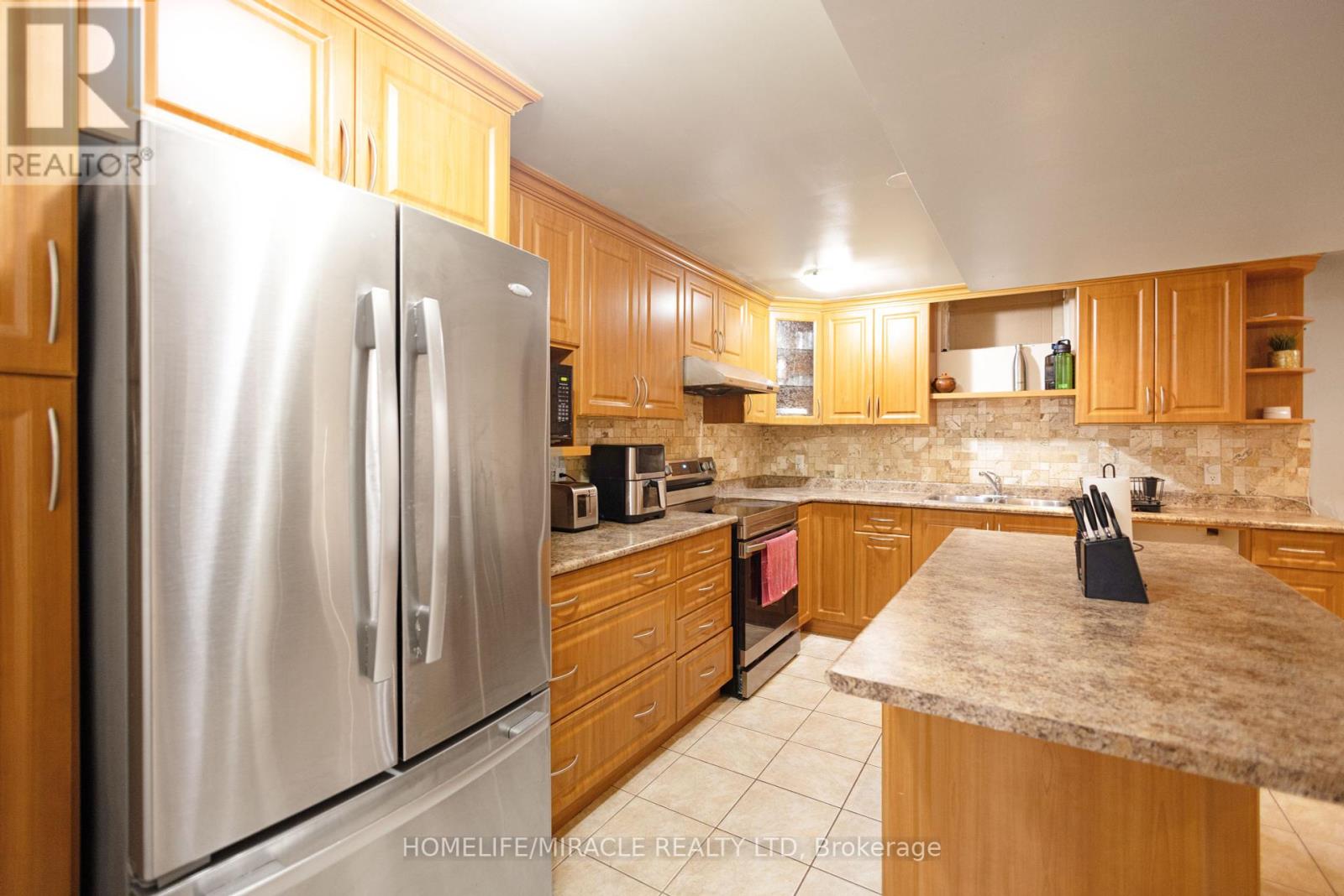 24 Fauna Court, Brampton, Ontario  L6R 3C6 - Photo 45 - W12413189